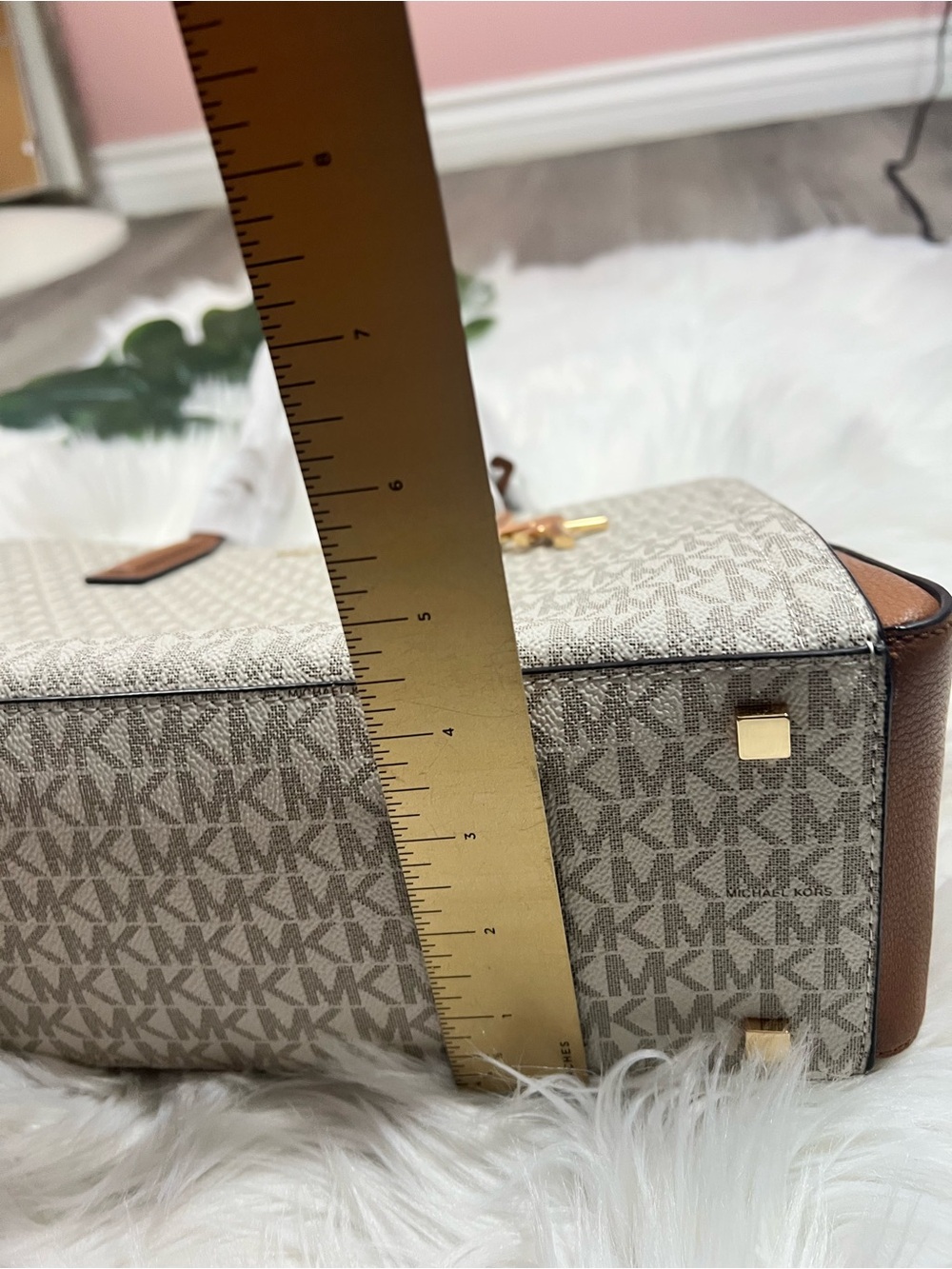 Michael Kors Signature Tote in Vanilla and Acorn - Picture 5 of 10